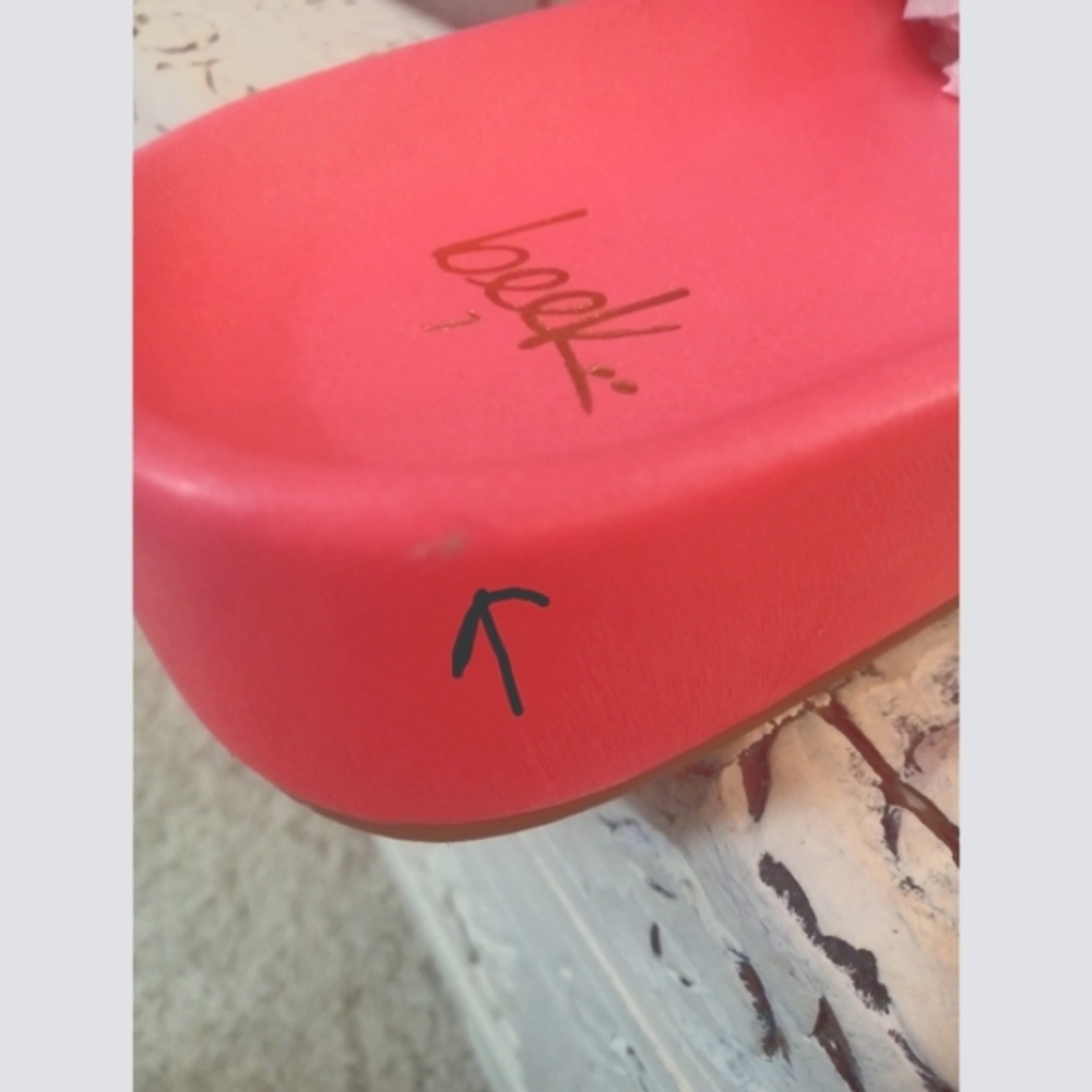 🆕⭐Hard to find color BEEK neon pink leather slides - Picture 14 of 16